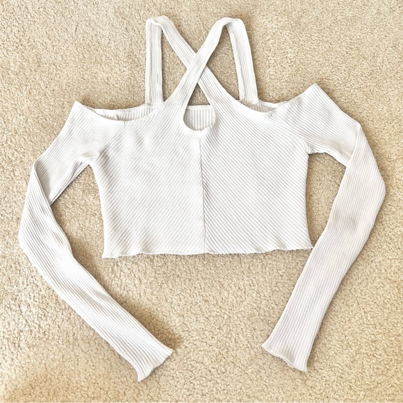 UO Keyhole Reversible Long Sleeve Crop Top - Picture 3 of 5